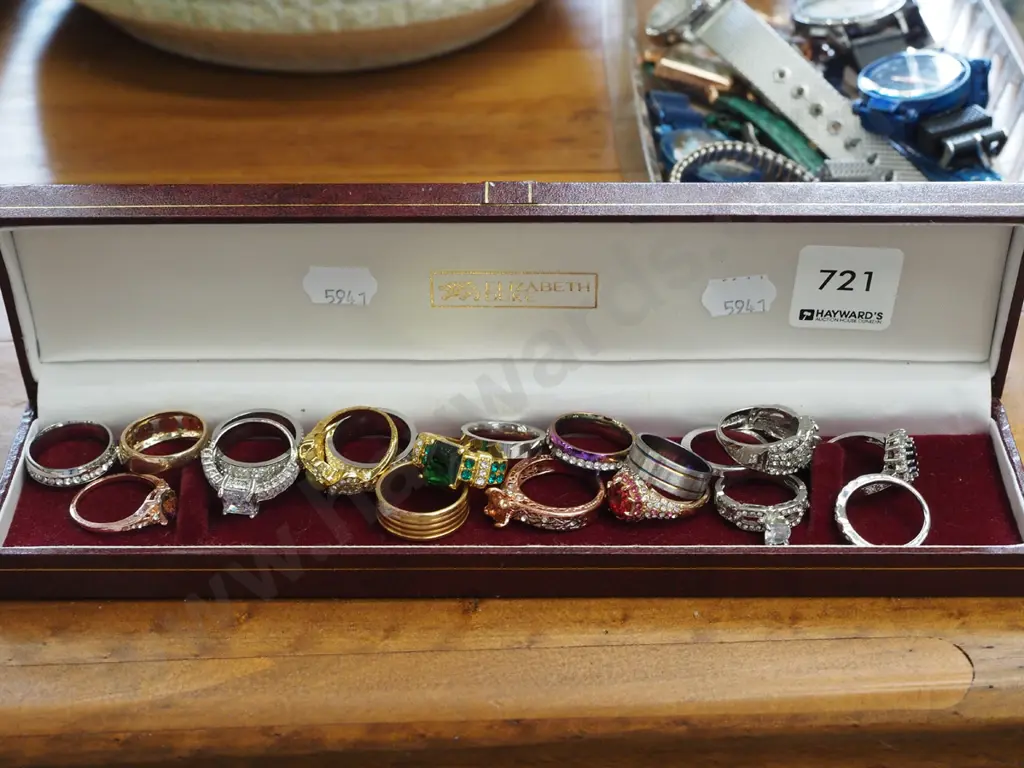 box of dress rings Image 1++