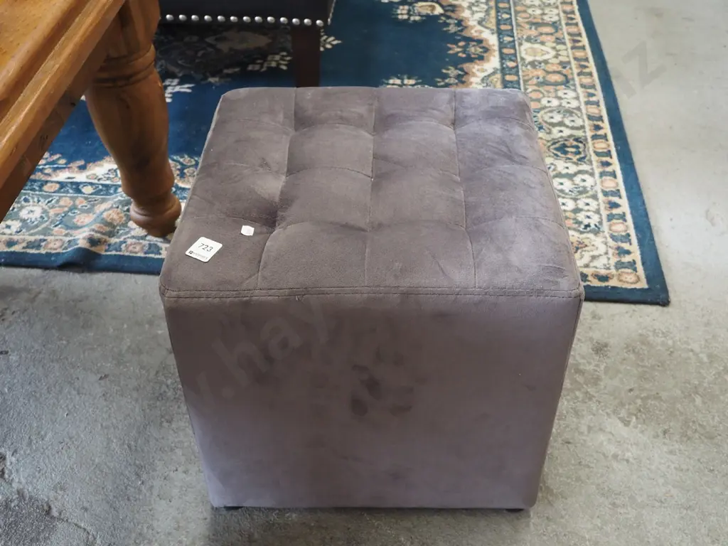 small ottoman Image 1++