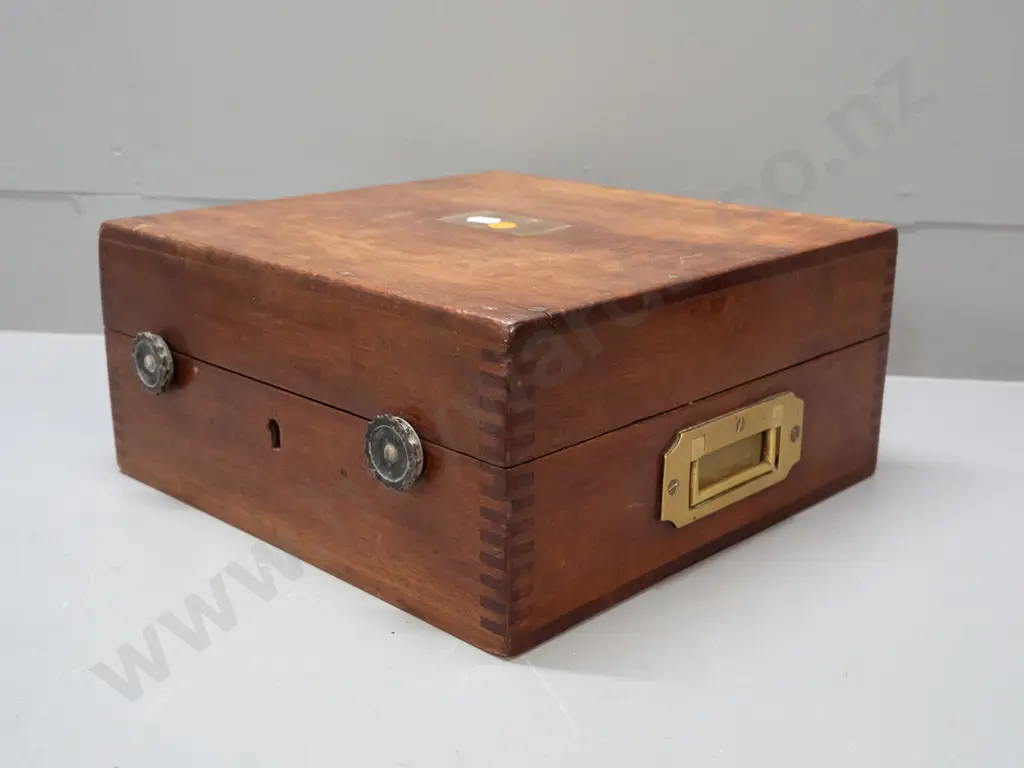 vintage sextant in fitted mahogany case - 1970s inspection certificate and resilvering receipt. Case H-130 W-290 D-300 Image 1++