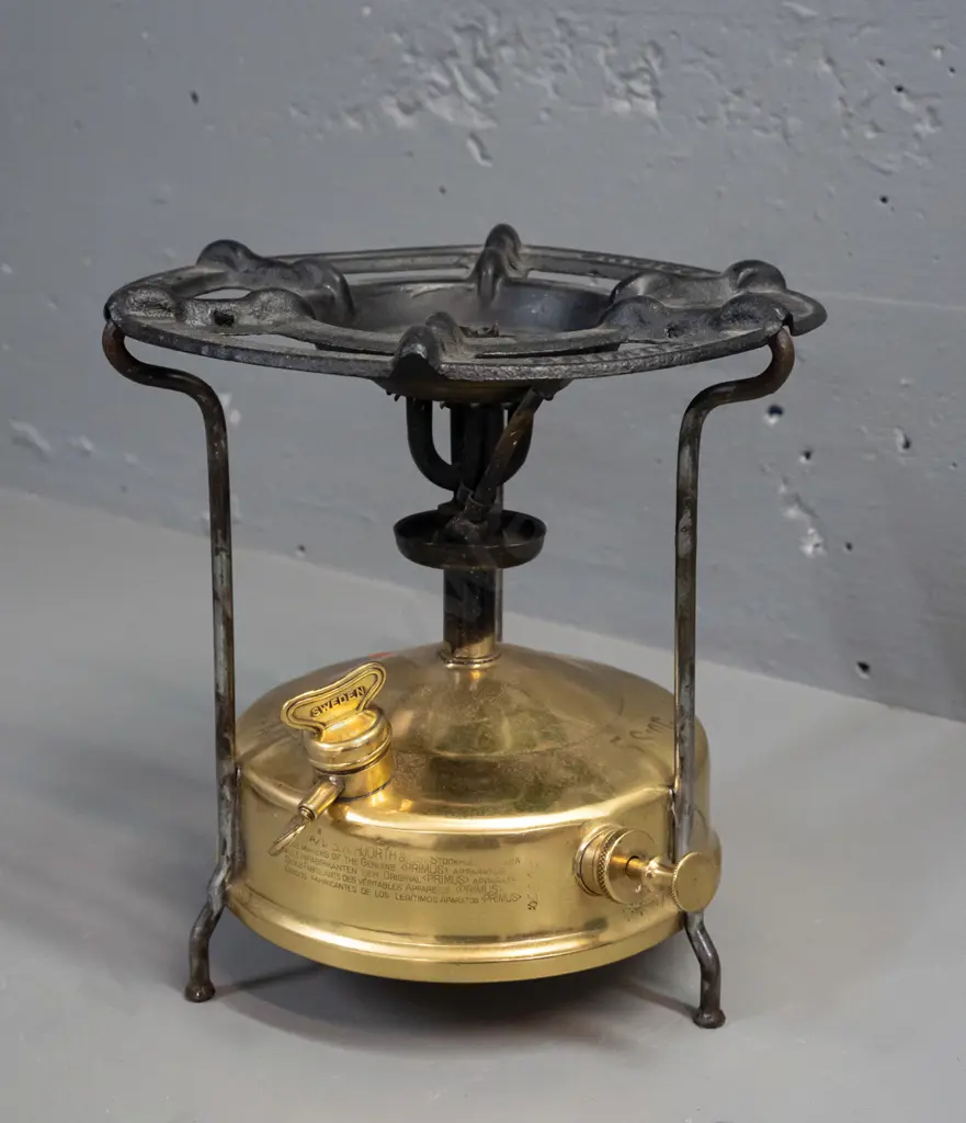 vintage Primus stove with brass tank - marked Made in Sweden. Some dents and age wear H-210 D-220 Image 1++