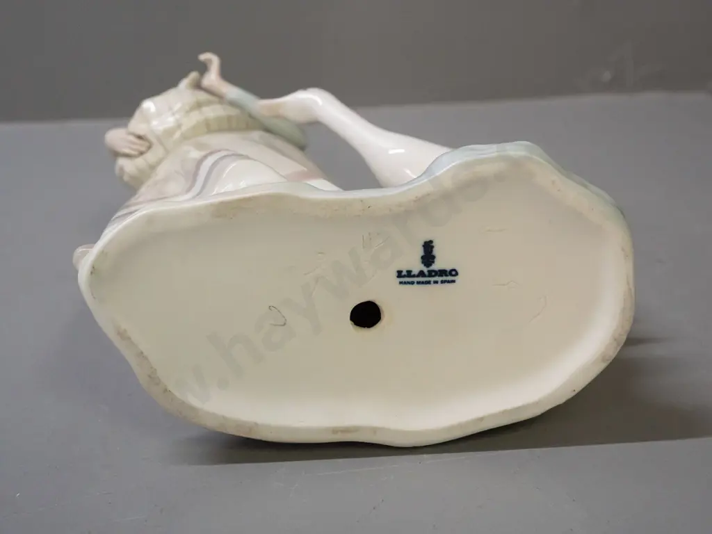 large Lladro figurine: woman with ducks H-310 W-160 across base Image 1++