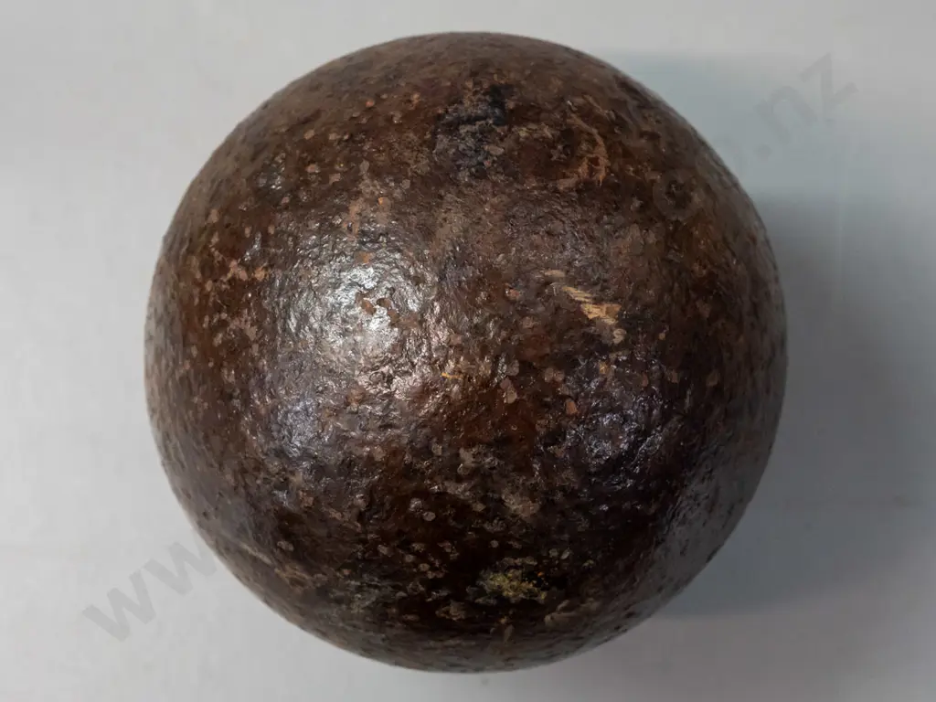 very heavy cast iron sphere (cannon ball?) D-130 Weight a bit over 9 kg Image 1++