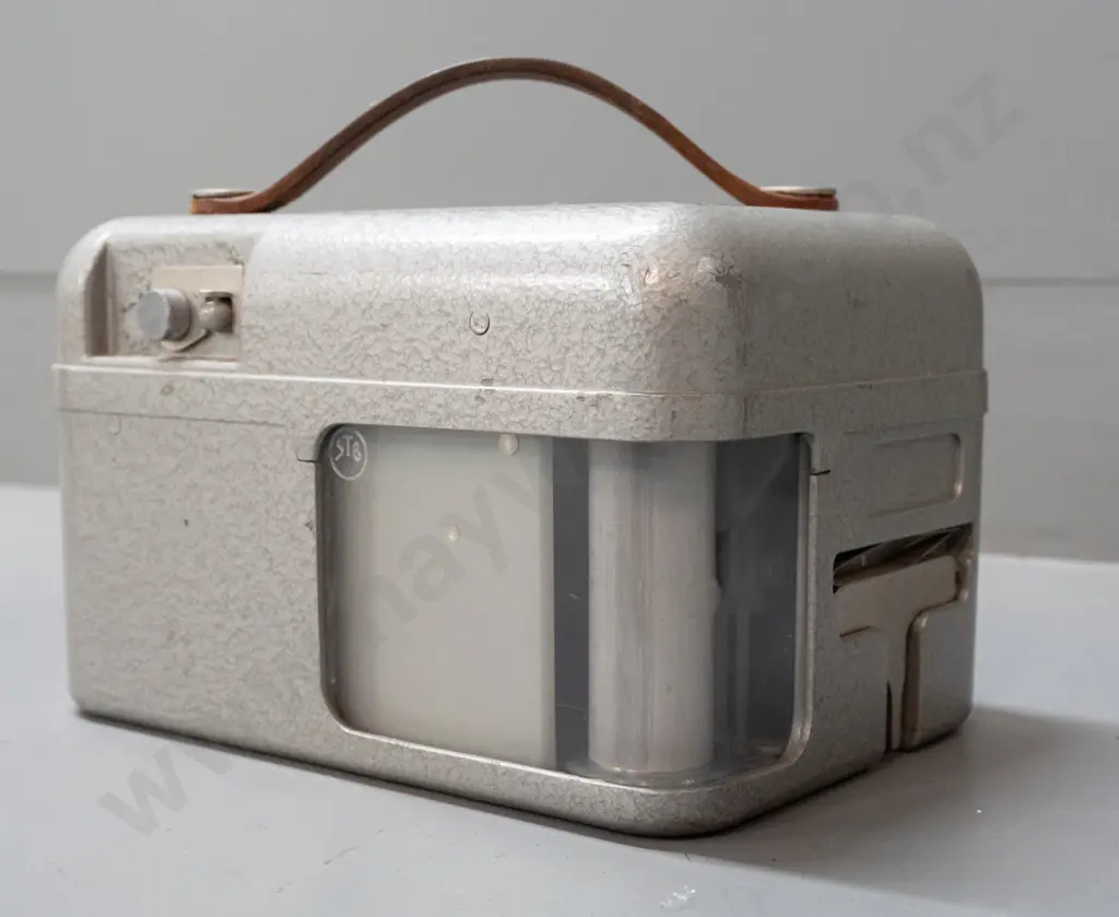 STB Swiss pigeon-racing time clock - minor usage wear H-125 W-130 D-190 Image 1++