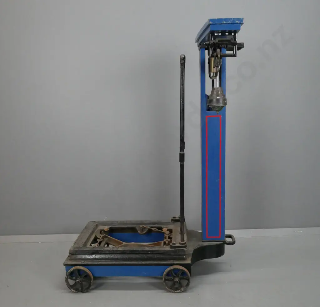 heavy duty platform scales - markings: Fairbanks Standard No. 11 & 1/2 - made in America 03 - with some small weights, Image 1++