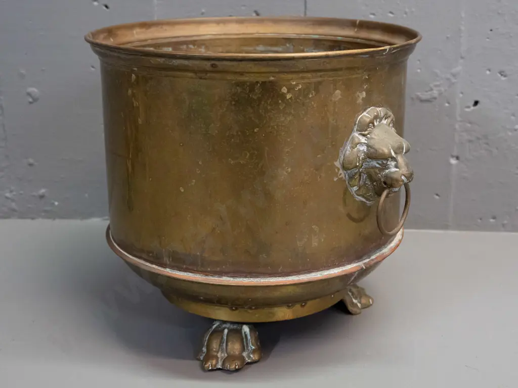 brass jardiniere with lion's head ring handles and 3 paw feet - some discolouration, marks H-220 W-300 Image 1++