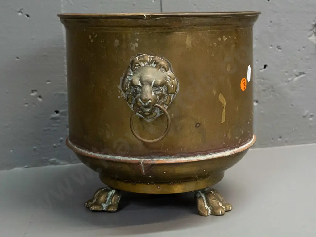 brass jardiniere with lion's head ring handles and 3 paw feet - some discolouration, marks H-220 W-300 Image 1++