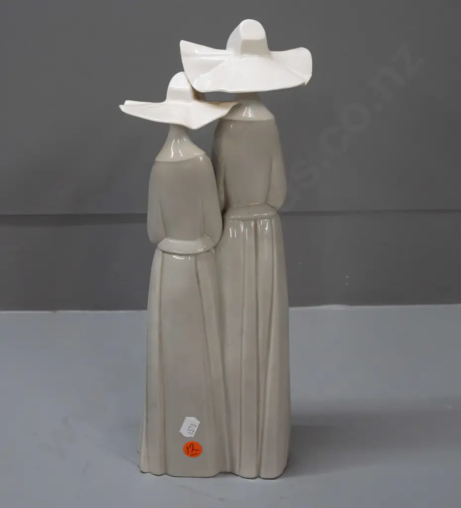 Lladro figurine - 2 nuns H-330 W-110 across base Image 1++