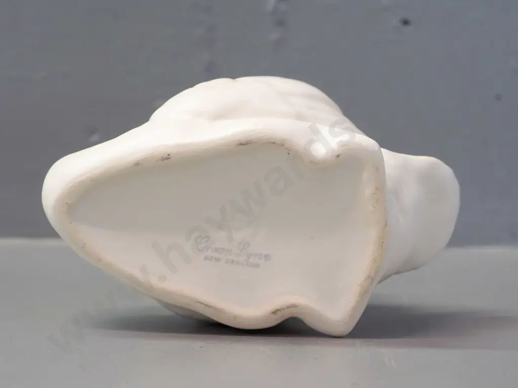 small Crown Lynn swan No. 154 - H-95 L-125 Image 1++