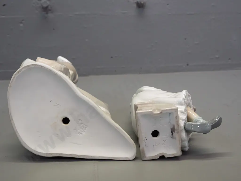 2 Nao figurines - seated woman with urn H-250 W-170 and seated girl with slate Image 1++