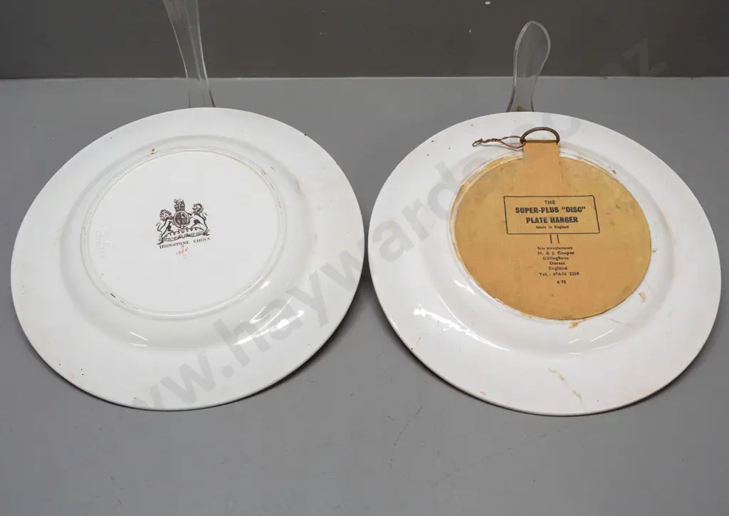 pair of Victorian Ashworth ironstone cabinet plates with Chinoiserie floral and butterfly motifs - minor staining, one Image 1++