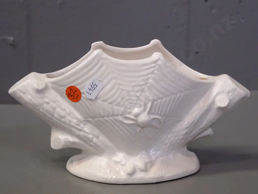 Titian / Crown Lynn spider & web vase H-110 W-200 Image 1++