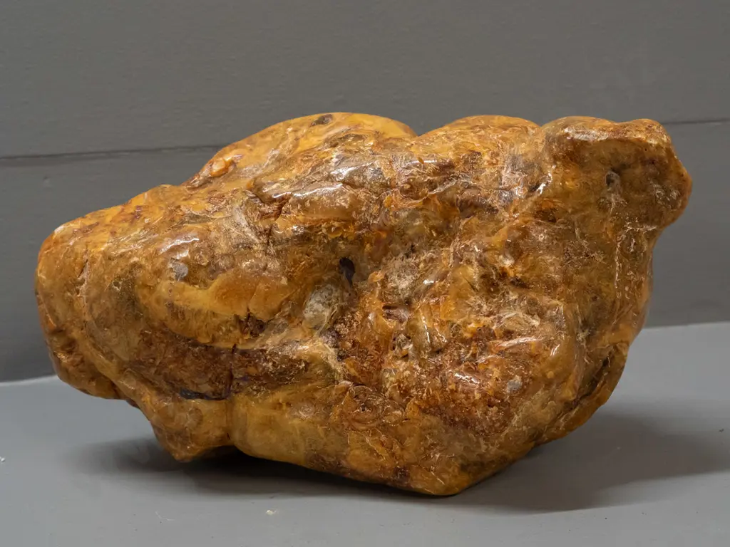 large piece of kauri gum - just over 2kg weight, L-280 Image 1++