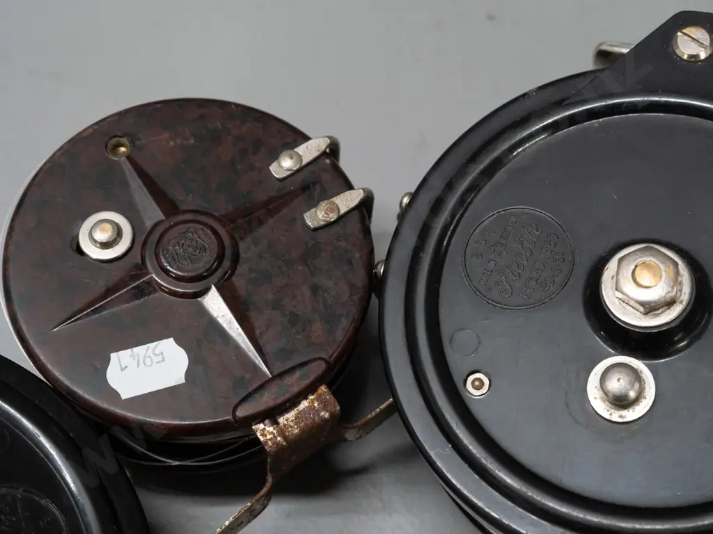3 vintage bakelite fishing reels - larger 2 are Steelite Australia D-120 (one has some damage) & smaller marked Alpha Image 1++