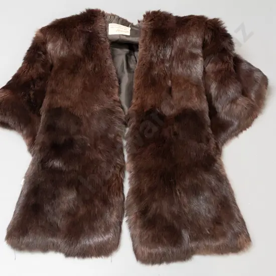 brown fur stole with Mooney's - "Made in New Zealand by Mooneys" label