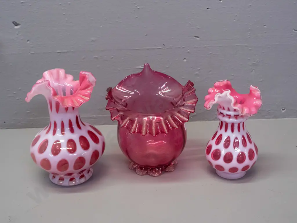 3 pieces of frilled rim glass - cranberry vase in squat jack-in-the-pulpit design and clear frilled foot - small Image 1++