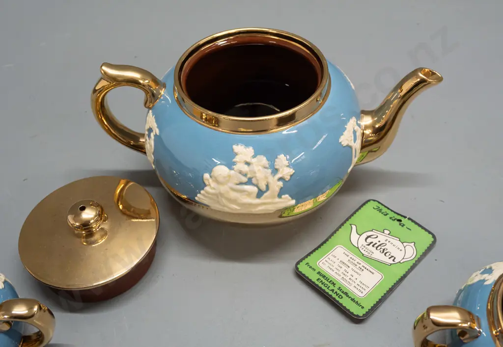 Gibsons Staffordshire blue, cream and heavy gilt teapot, cream & sugar - teapot is H-130 W-230 Image 1++