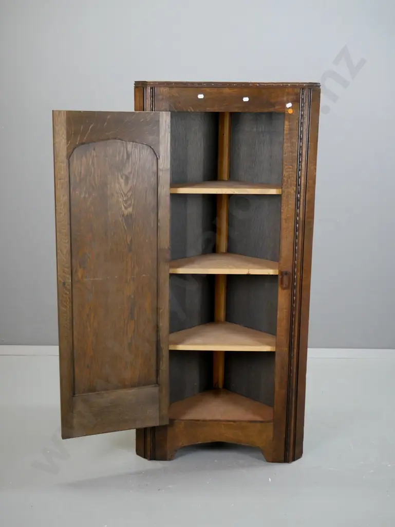 vintage oak corner cupboard with linen-fold panelled door, butterfly strap hinges, wooden door latch H-1340 W-620 D-370 Image 1++