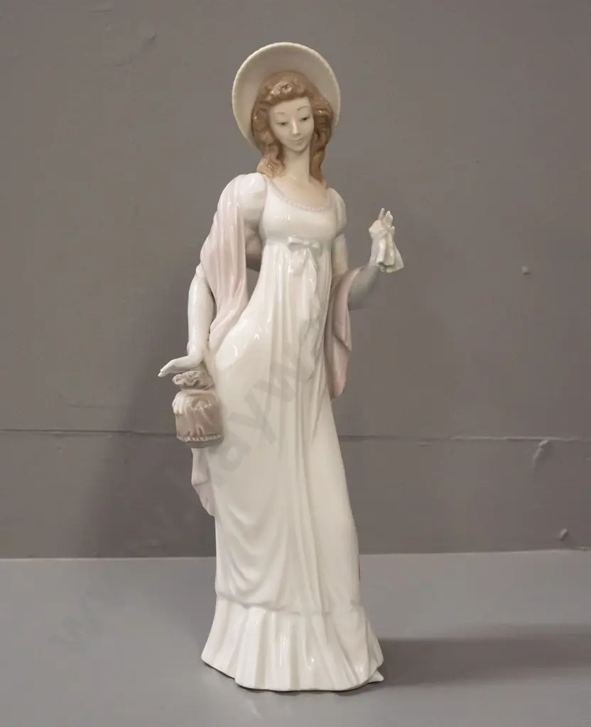 large Lladro figurine: standing woman with shawl H-350 W-110 across base Image 1++