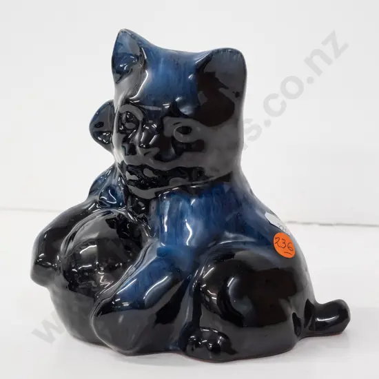 retro blue and black (Blue Mountain?) kitten figure H-160 W-165