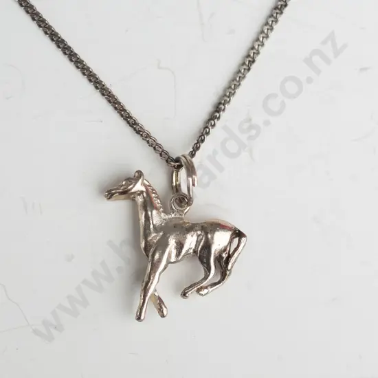 silver horse necklace both chain & horse stamped 925