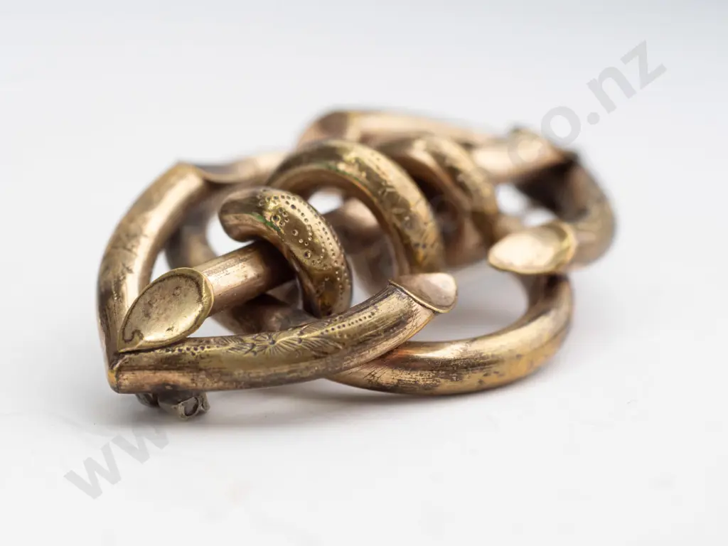 9ct photo frame pendant [no chain] & plated brooch Image 1++