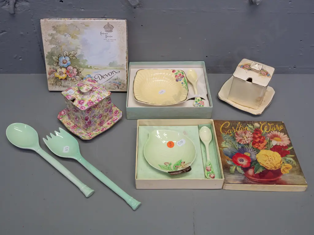 retro table ware: Crown Devon & Carlton ware boxed dish & spoon sets, 2 Royal Winton jam pots with saucers and 2 salad Image 1++