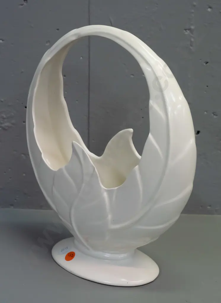 Beswick circular basket vase No. 819 - very good condition H-300 W-270 Image 1++