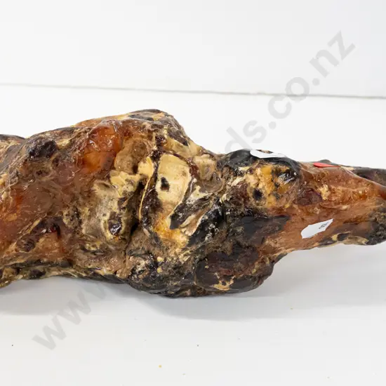 large piece of kauri gum with dark areas, weighing 710 grams H-100 L-200