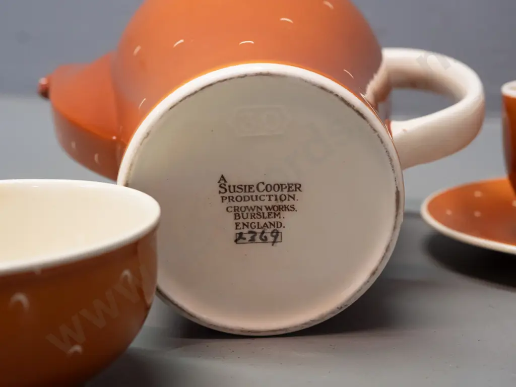 retro Susie Cooper / Crown Works Burslem part coffee set - coffee pot, cream & sugar, 3 cups & saucers, spare. Pot H-190 Image 1++
