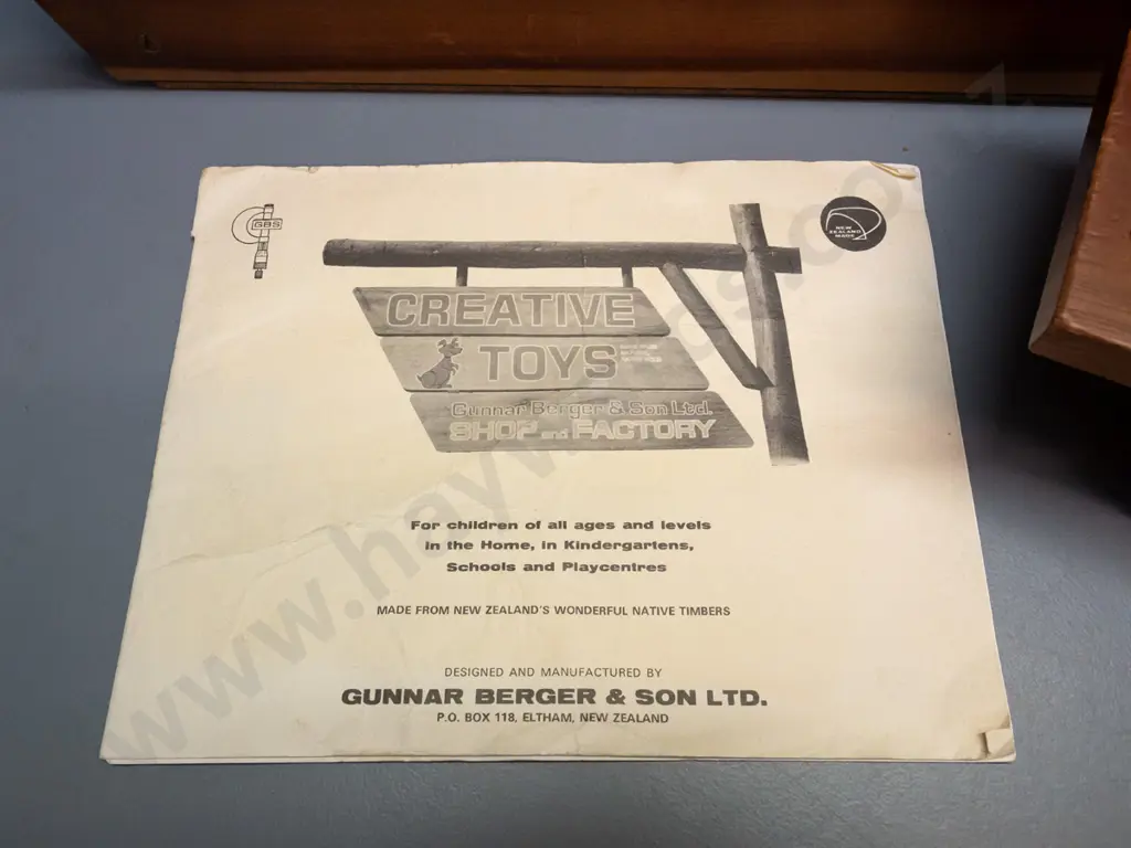 Texas Toys Construction System NZ-made wooden building block and vehicle set in storage crate with booklet - tray L-880 Image 1++