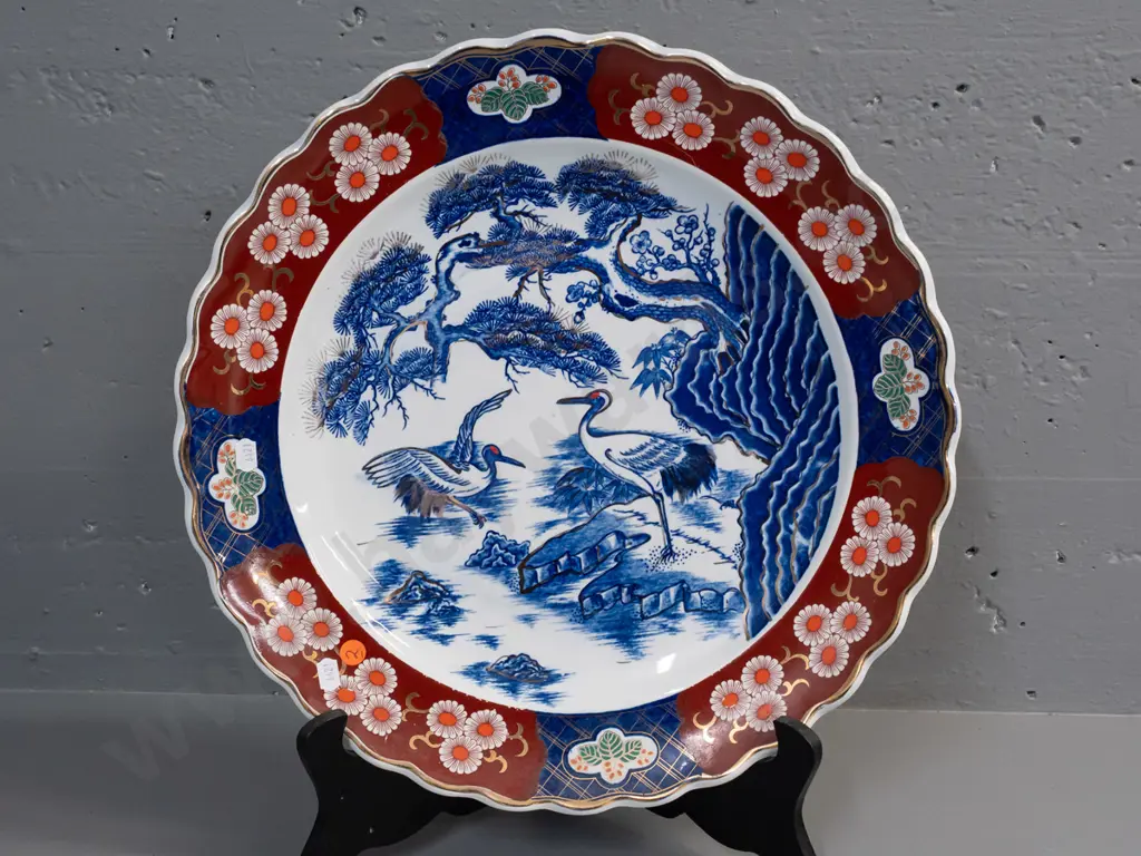 Imari charger with cranes and floral motifs, gilded rim, with folding wood plate stand D-420 Image 1++