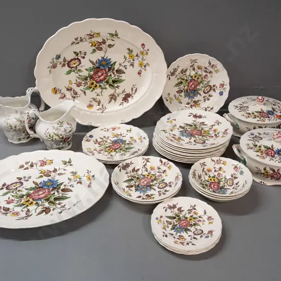 assorted vintage Grindley Royal Petal "Celia" pattern table ware - 10 dinner plates, 2 lidded vegetable dishes, 2 ashets
