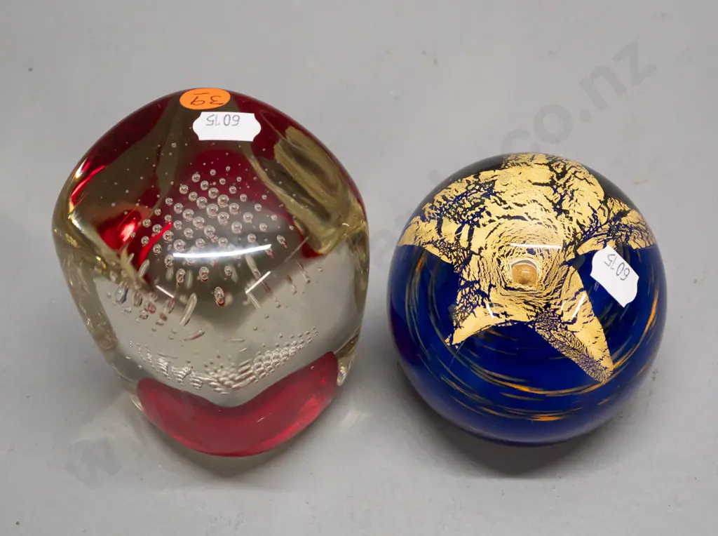 2 art glass paperweights - clear with red base and bubble design H-100 other with gilt flower and blue swirl Image 1++