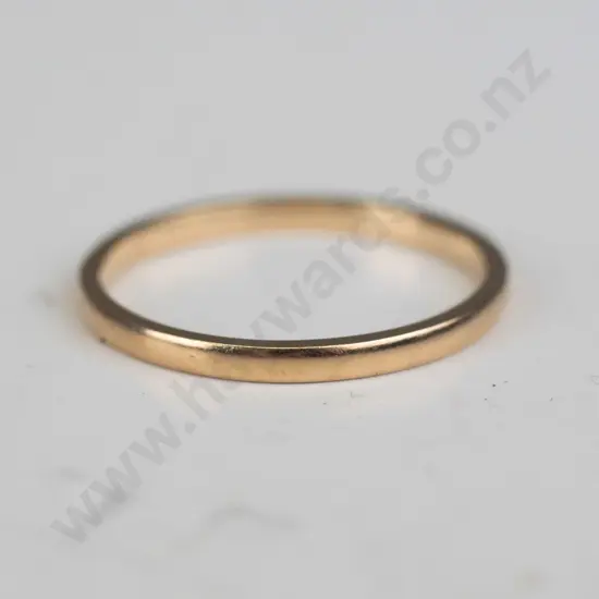 18ct gold wedding band - 1.7gms