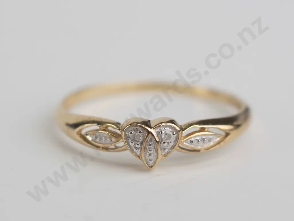 cz 9ct ring  - size P.5 Image 1++