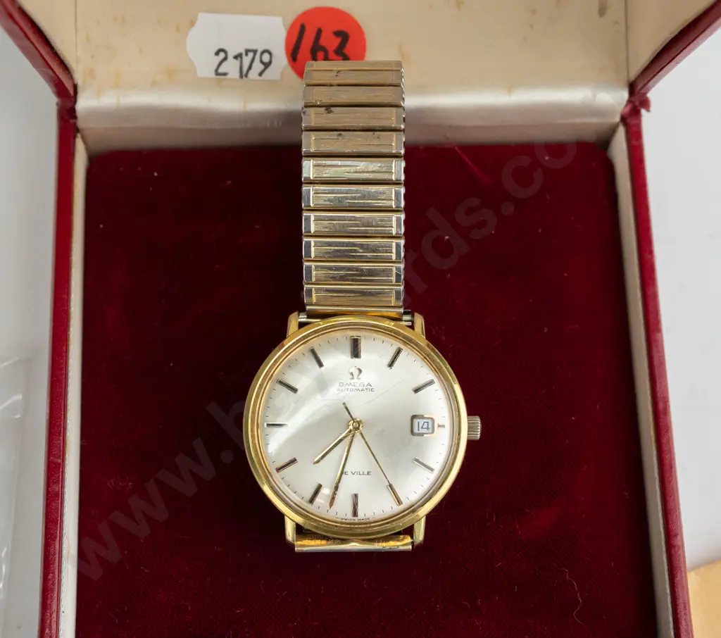 men's Omega wristwatch (slight scratching to glass) Image 1++