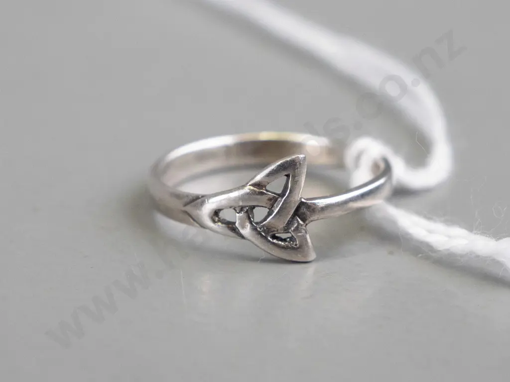 2 sterling silver rings both stamped 925 Image 1++