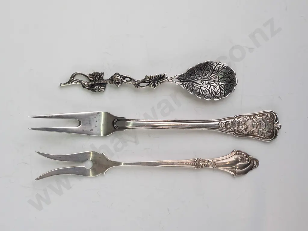 2 silver small forks stamped stamped & small spoon [no mark] Image 1++