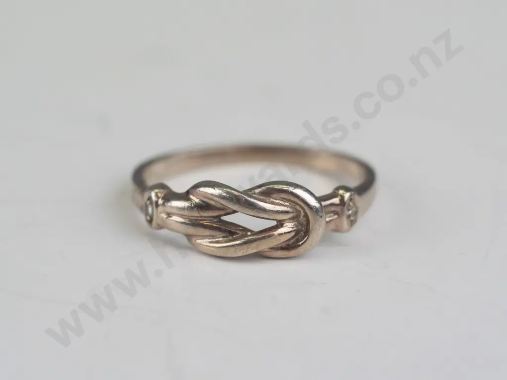 silver knot ring stamped NZ 925 Image 1++
