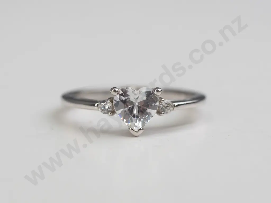 silver cz ring stamped 925 Image 1++