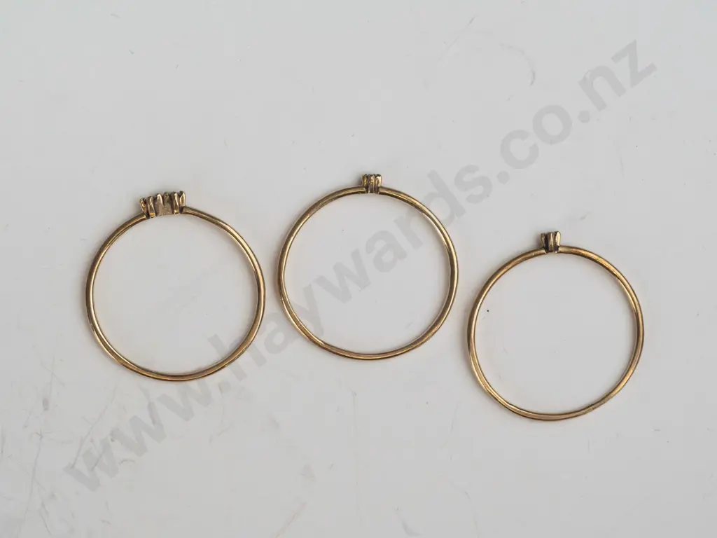 9ct 3 diamond stacker rings - 2.3gms Image 1++