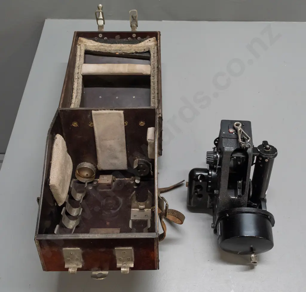 vintage bubble sextant in fitted composite or bakelite case - marked AM / Mark IXa - with strap clip on top. Some age Image 1++