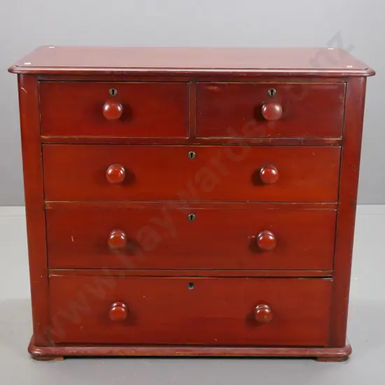 Colonial round cornered chest of 5 drawers, 2 small, 3 long, turned wooden knobs, round brass escutcheons
