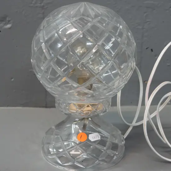 2-piece cut crystal table lamp with globe-shaped shade - working but fitting is loose H-230