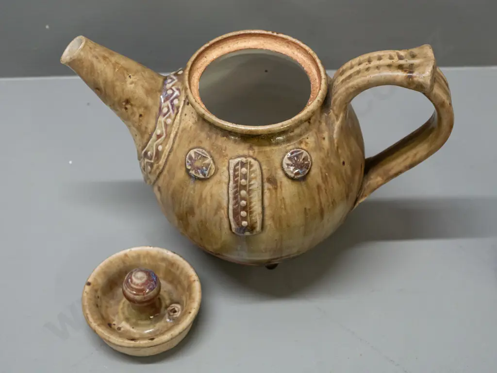 2 pieces of studio pottery, unknown marks - teapot with applied decoration H-160 L-220 and a jug with wood-fired glaze - Image 1++