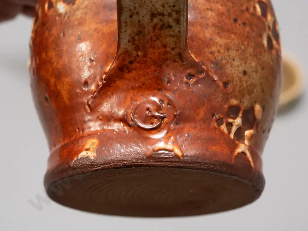 2 pieces of studio pottery, unknown marks - teapot with applied decoration H-160 L-220 and a jug with wood-fired glaze - Image 1++