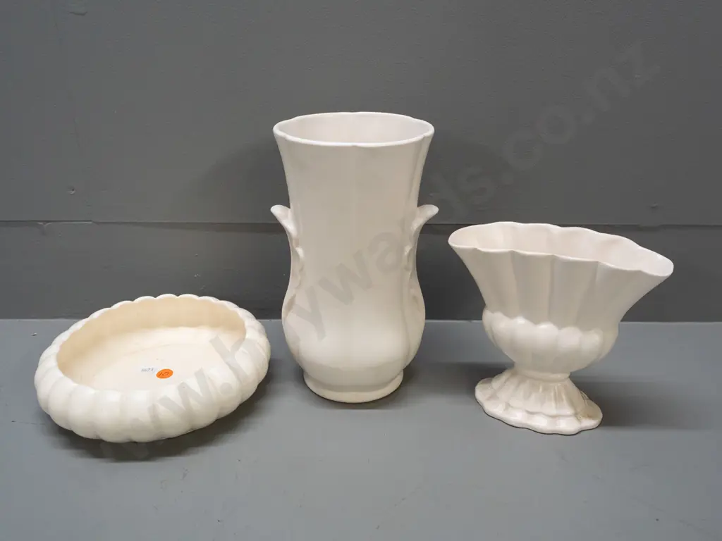 Crown Lynn float bowl D-200 and two Shorter & Son vases - minor staining inside Image 1++