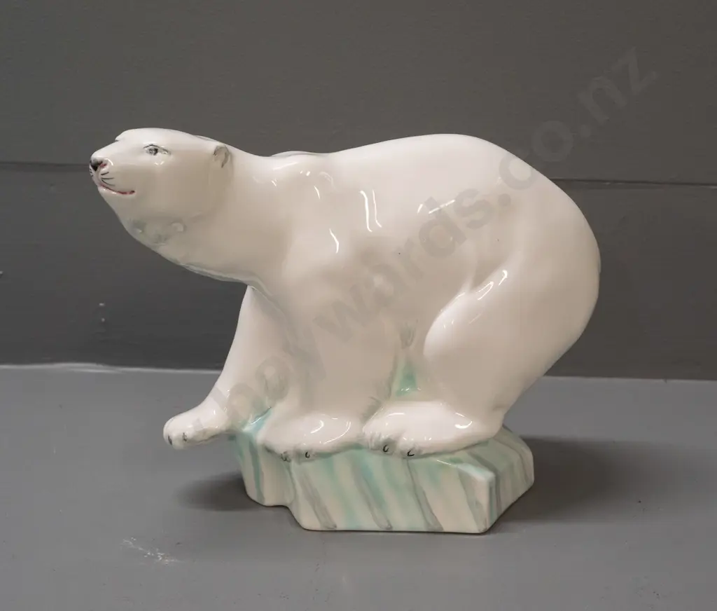 Wedgwood polar bear figure H-165 L-210 Image 1++