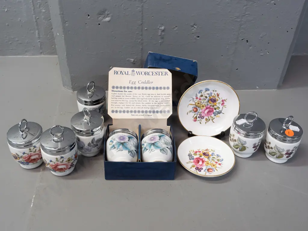 Royal Worcester floral items - 8 small  egg coddlers including a boxed pair and 2 pin dishes with gilded rims - some Image 1++