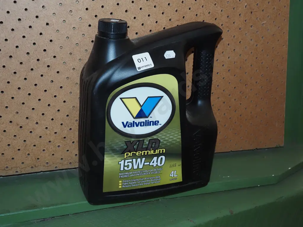 bottle of Valvoline oil Image 1++